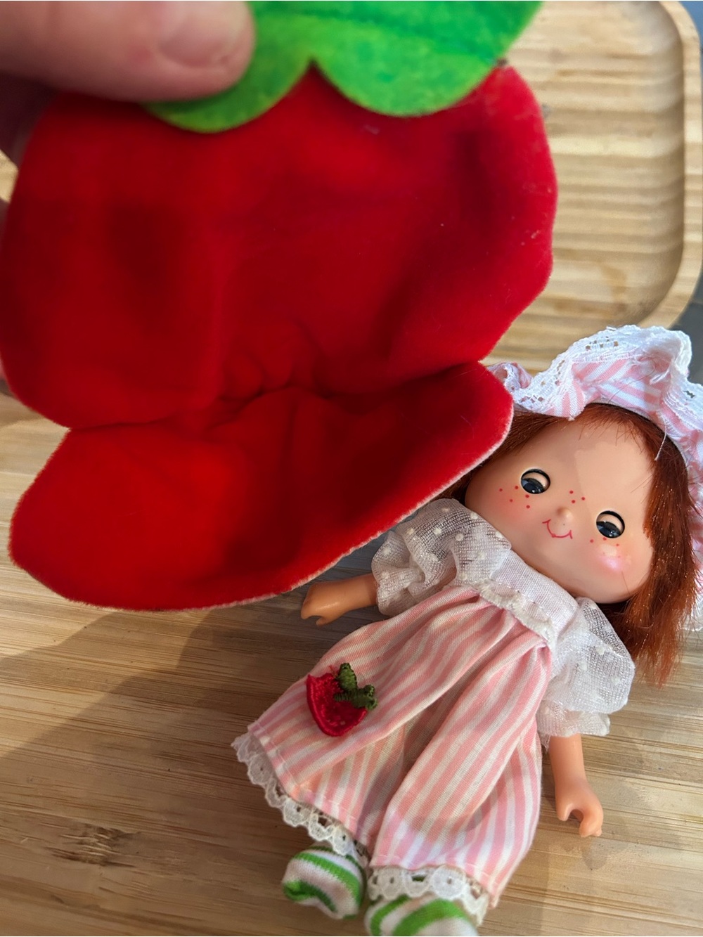 Strawberry Shortcake *VINTAGE* sweet sleeper doll with cat and strawberry bag - Picture 5 of 7